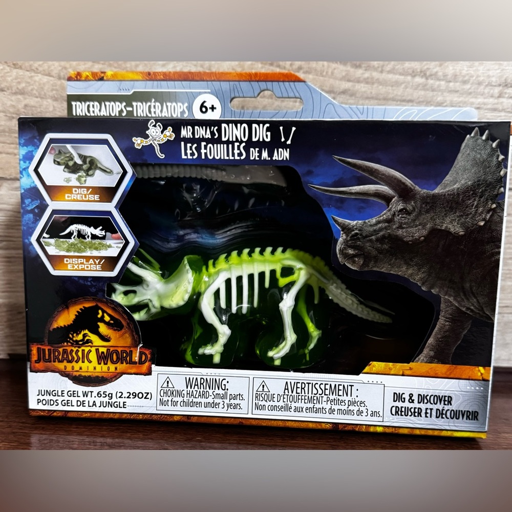 JURASSIC WORLD MR. DNA’S DINO DIG & DISCOVER TRICERATOPS NEW